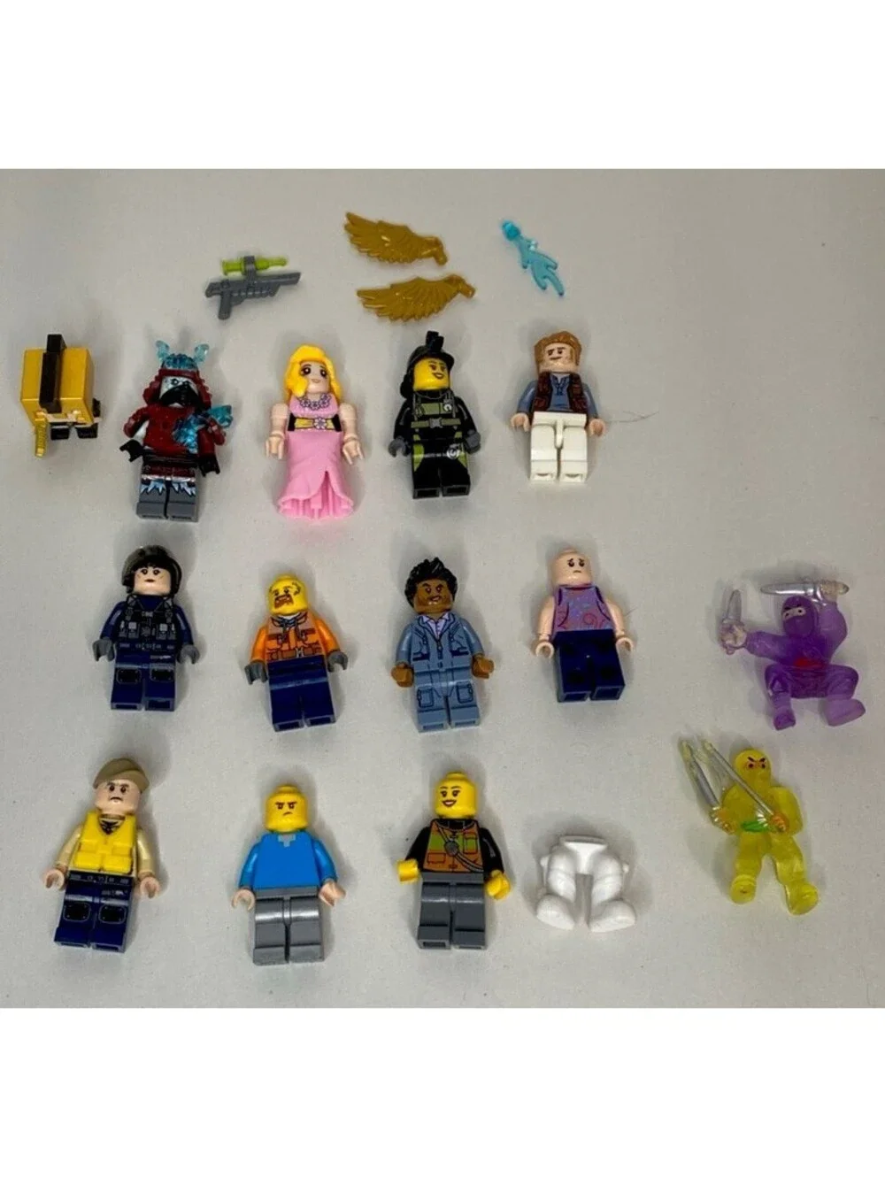 LEGO Minifigures Lot of 11 + Other Mini Figures And Accessories